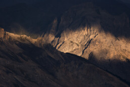 Filet de lumière sur une montagne dans les Alpes françaises
