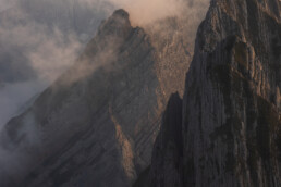 Ambiance brumeuse dans les Alpes suisses
