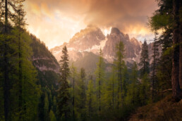 Le Monte Cristallo dans les Dolomites, au coucher du soleil